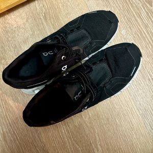 On cloud tennis shoes